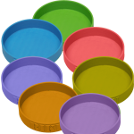 Paven 3D palvelu Mukialustoja väreillä, Kokoelma värikkäitä pyöreitä mukialustoja, jotka on aseteltu kuvioon. Mukialustat ovat eri väreissä, Kuvaaja Studio Michael.